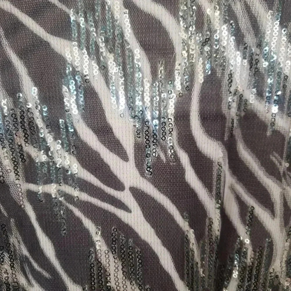 Passion-I Zebra Sequin Thermal Top - Picture 3 of 6